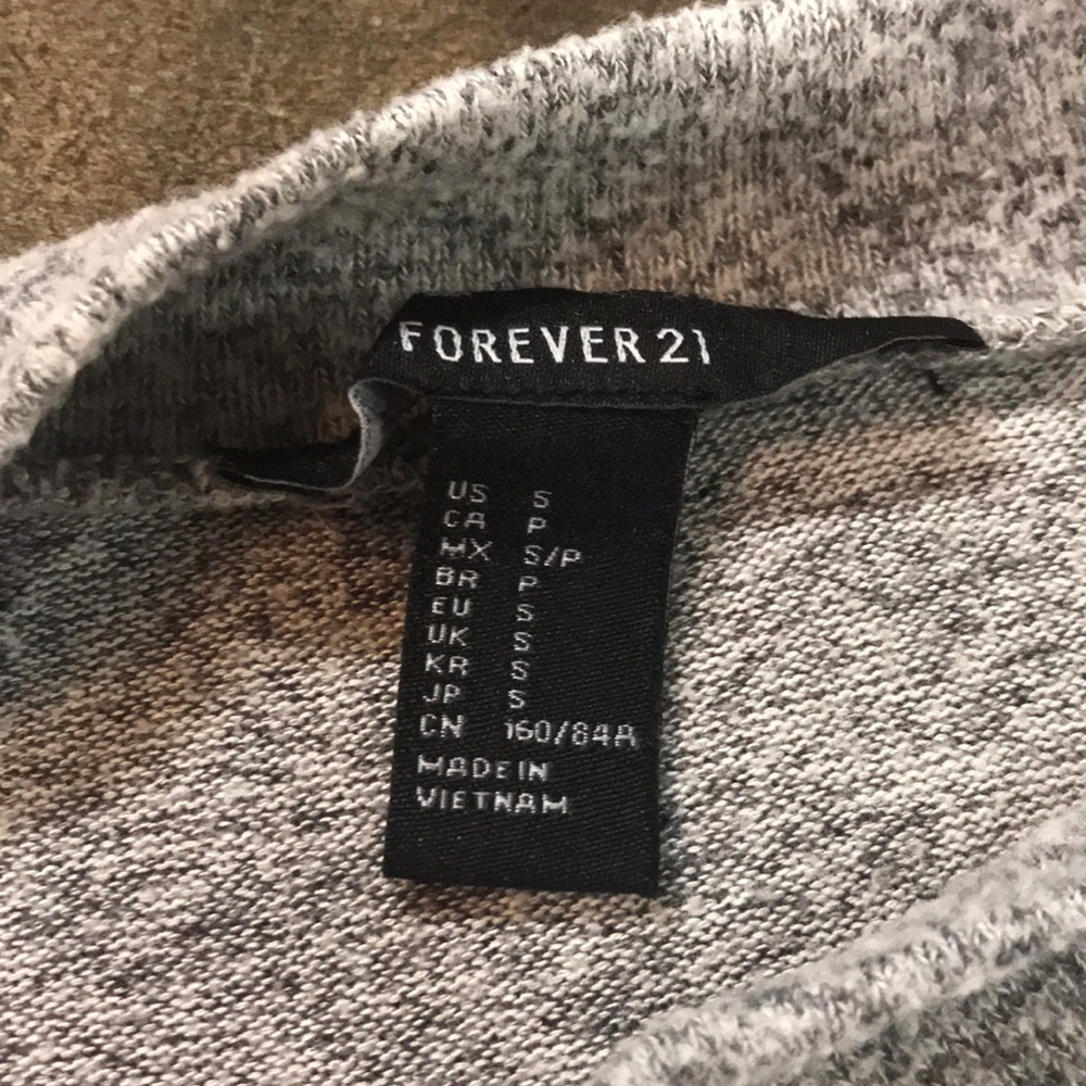 Chocker Style Sweater - Picture 3 of 4